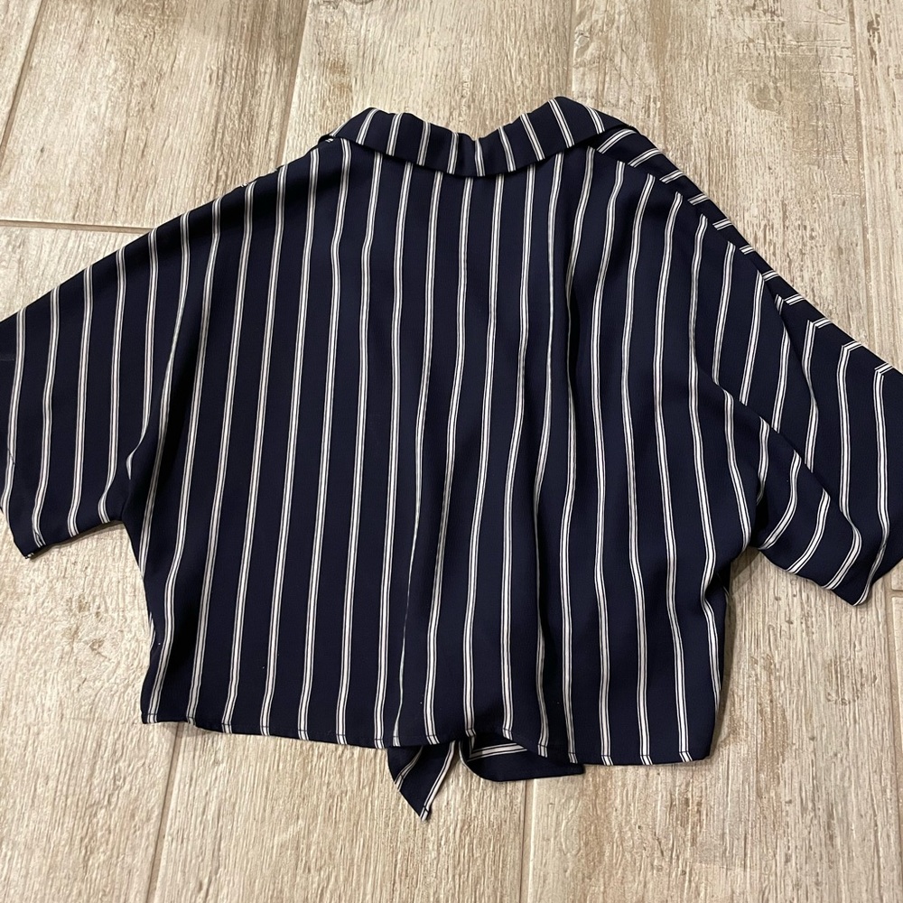Striped Button Down Crop Top - Picture 3 of 5
